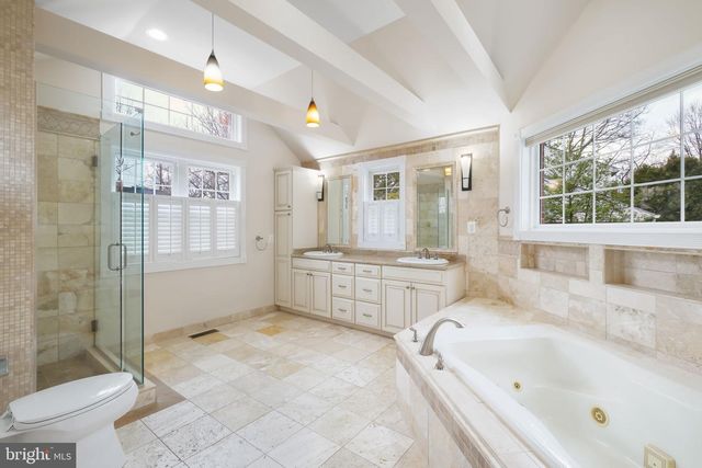 1 ORCHARD WAY S, Potomac, MD 20854