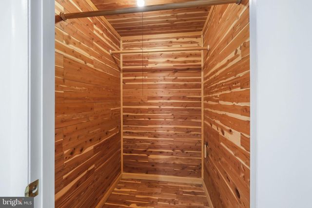 1 ORCHARD WAY S, Potomac, MD 20854