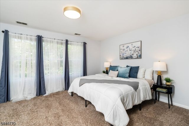 55 Scarlet Oak Dr, Montgomery Twp., NJ 08540