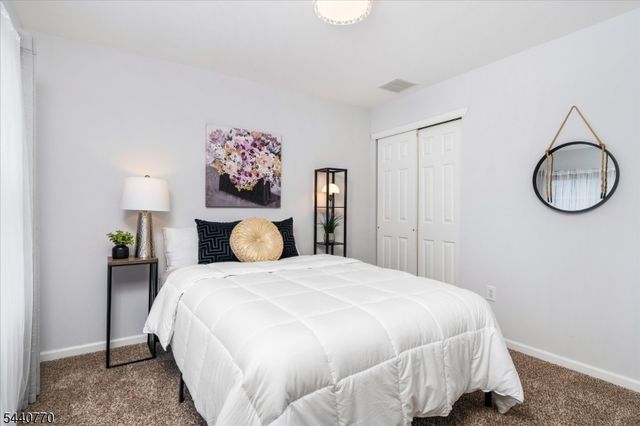 55 Scarlet Oak Dr, Montgomery Twp., NJ 08540