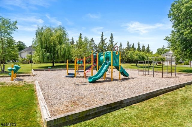 55 Scarlet Oak Dr, Montgomery Twp., NJ 08540