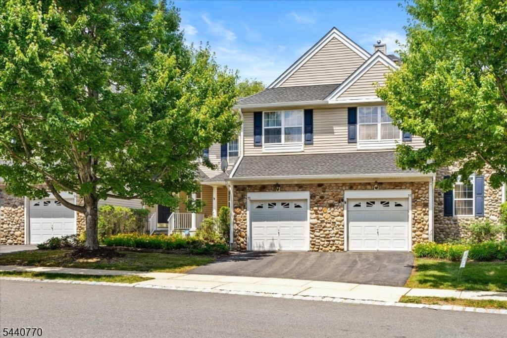 55 Scarlet Oak Dr, Montgomery Twp., NJ 08540