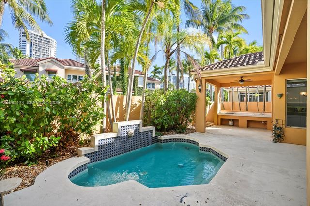 3728 NE 208th Ter, Aventura, FL 33180