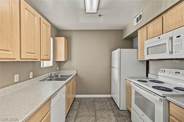 6955 DURANGO Drive 3082, Las Vegas, NV 89149