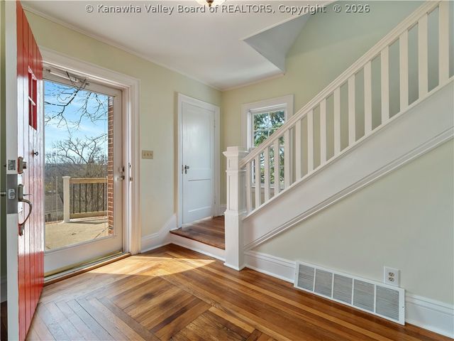 4 Grandview Drive, Charleston, WV 25302