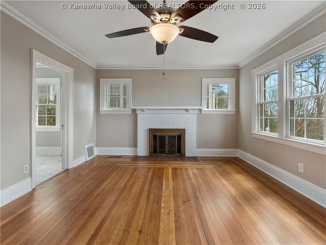 4 Grandview Drive, Charleston, WV 25302