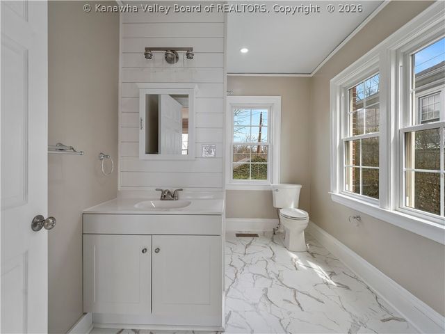 4 Grandview Drive, Charleston, WV 25302