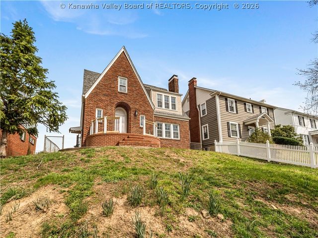 4 Grandview Drive, Charleston, WV 25302