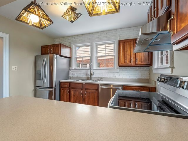 4 Grandview Drive, Charleston, WV 25302