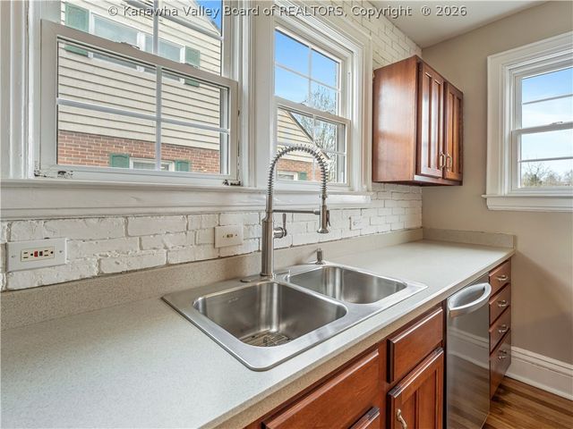 4 Grandview Drive, Charleston, WV 25302