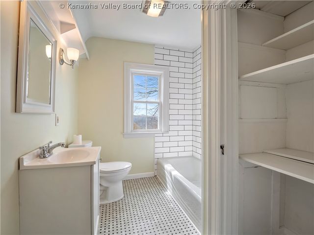 4 Grandview Drive, Charleston, WV 25302