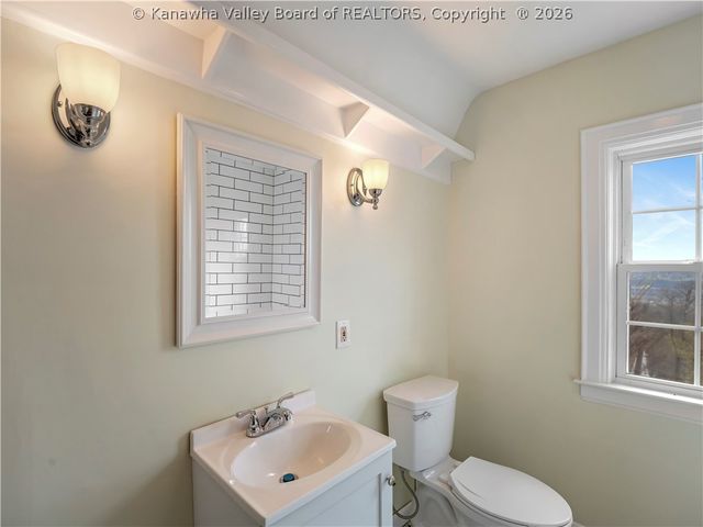 4 Grandview Drive, Charleston, WV 25302