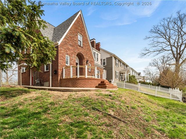 4 Grandview Drive, Charleston, WV 25302