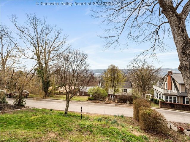 4 Grandview Drive, Charleston, WV 25302