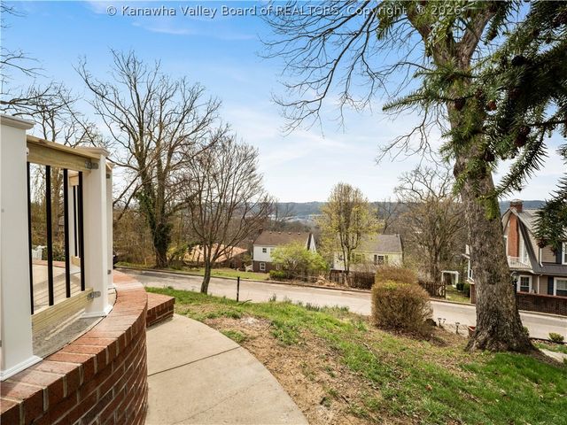 4 Grandview Drive, Charleston, WV 25302