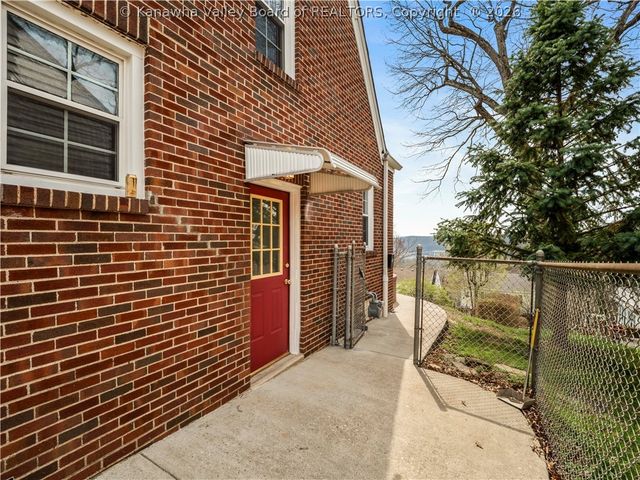 4 Grandview Drive, Charleston, WV 25302