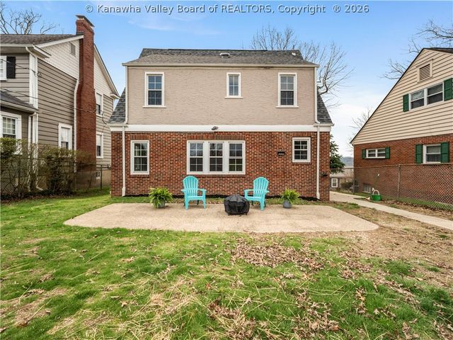 4 Grandview Drive, Charleston, WV 25302