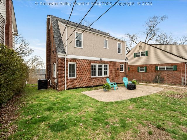 4 Grandview Drive, Charleston, WV 25302