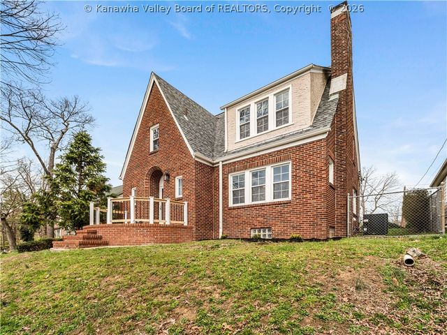 4 Grandview Drive, Charleston, WV 25302