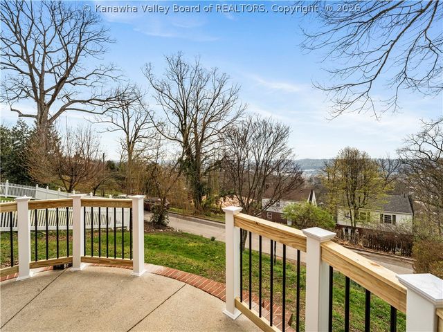 4 Grandview Drive, Charleston, WV 25302