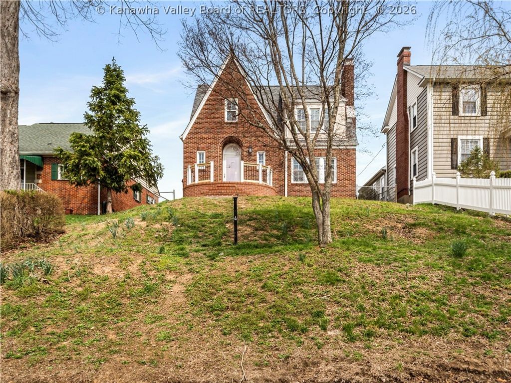 4 Grandview Drive, Charleston, WV 25302