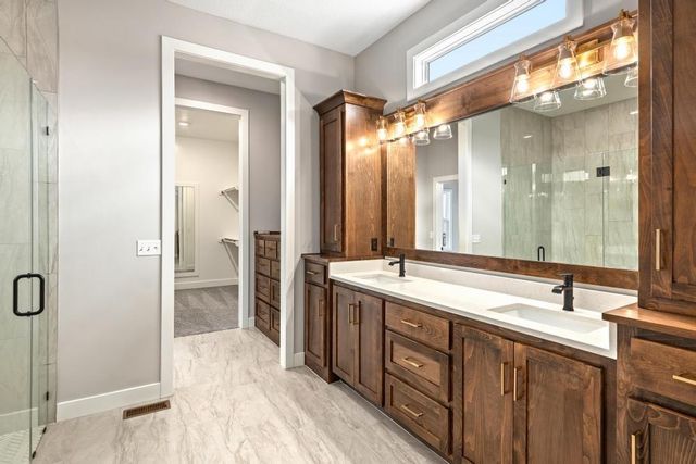 4840 NW Huonker Court, Riverside, MO 64150