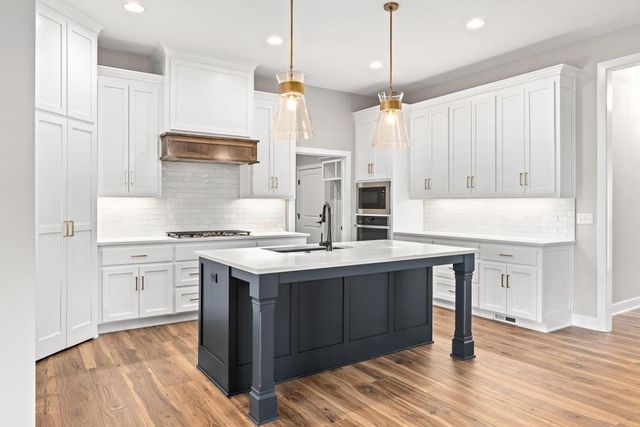 4840 NW Huonker Court, Riverside, MO 64150