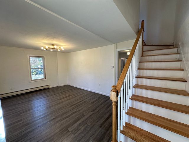 8 Pike St, Hopkinton, MA 01748