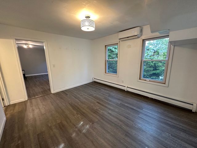 8 Pike St, Hopkinton, MA 01748