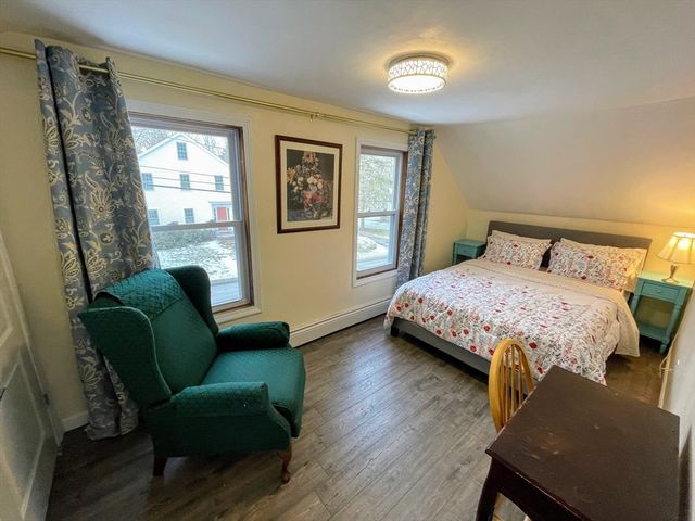 8 Pike St, Hopkinton, MA 01748