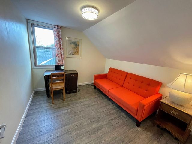 8 Pike St, Hopkinton, MA 01748