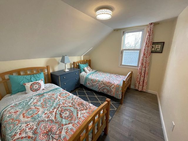 8 Pike St, Hopkinton, MA 01748