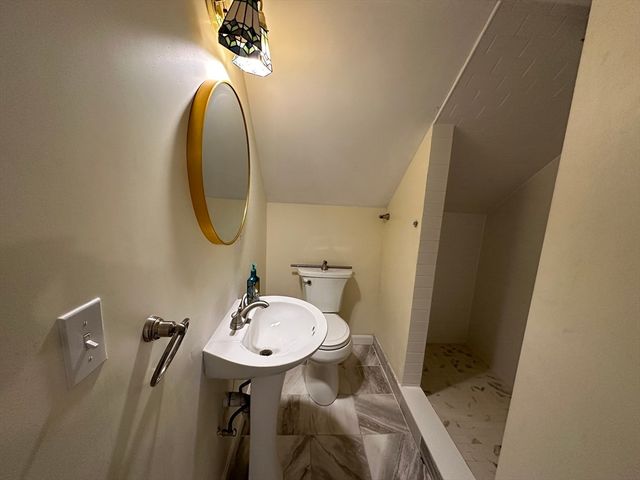 8 Pike St, Hopkinton, MA 01748