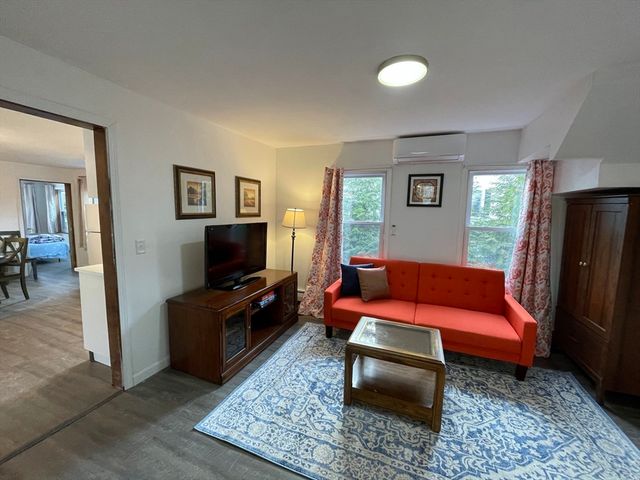 8 Pike St, Hopkinton, MA 01748
