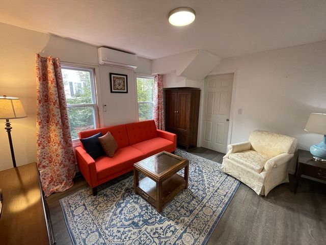 8 Pike St, Hopkinton, MA 01748