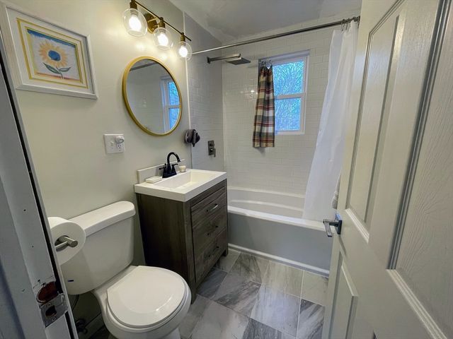 8 Pike St, Hopkinton, MA 01748