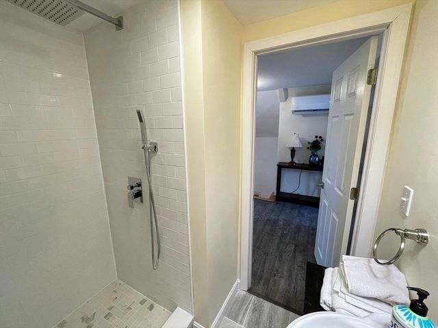 8 Pike St, Hopkinton, MA 01748