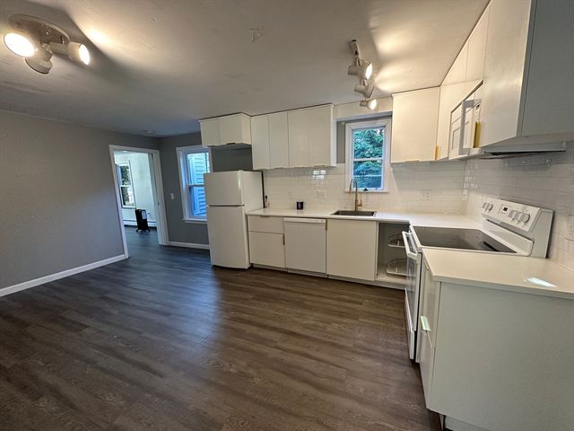 8 Pike St, Hopkinton, MA 01748