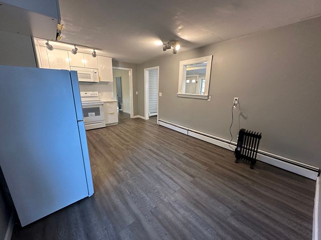 8 Pike St, Hopkinton, MA 01748