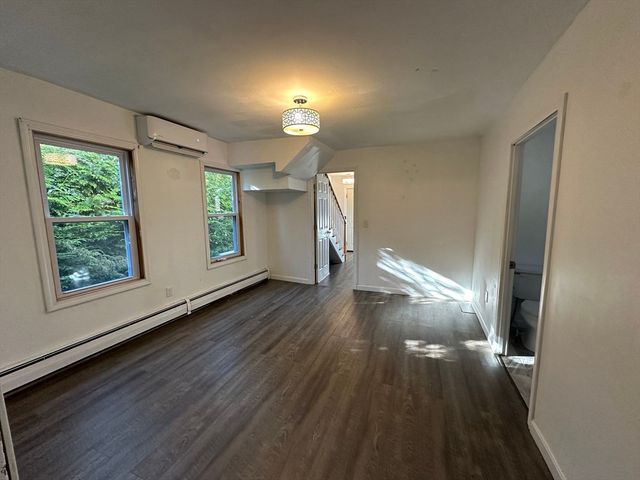 8 Pike St, Hopkinton, MA 01748