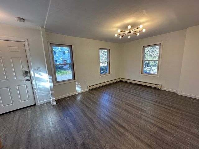 8 Pike St, Hopkinton, MA 01748