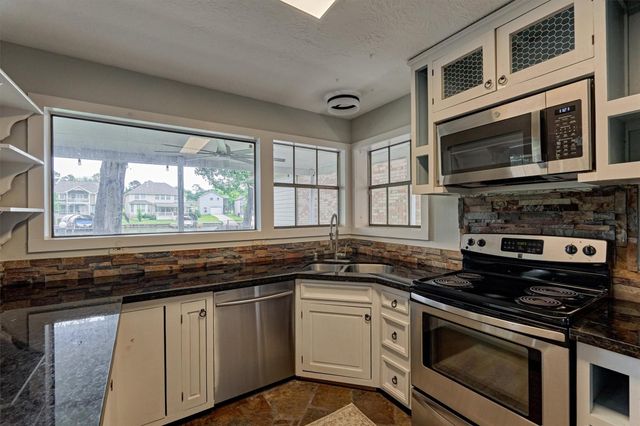 6795 Kingston Cove Lane, Willis, TX 77318