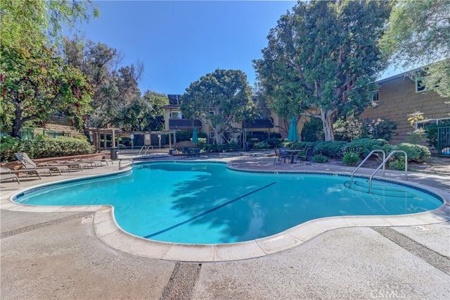 3050 S Bristol 4D, Santa Ana, CA 92704
