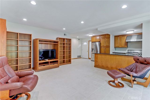 3050 S Bristol 4D, Santa Ana, CA 92704