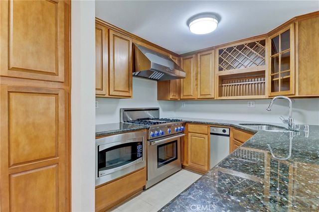 3050 S Bristol 4D, Santa Ana, CA 92704