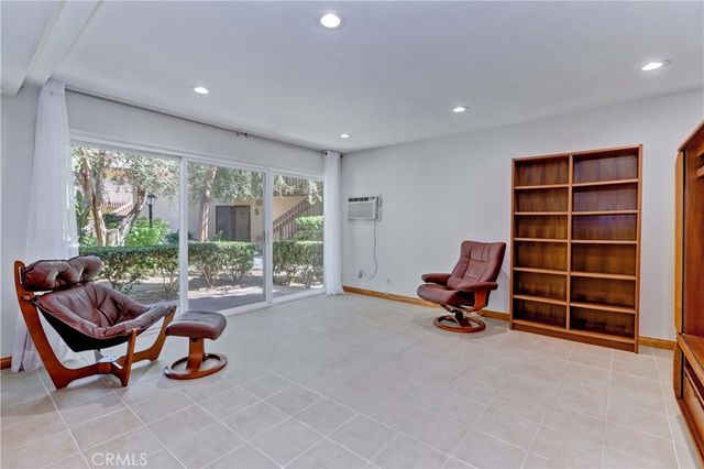3050 S Bristol 4D, Santa Ana, CA 92704