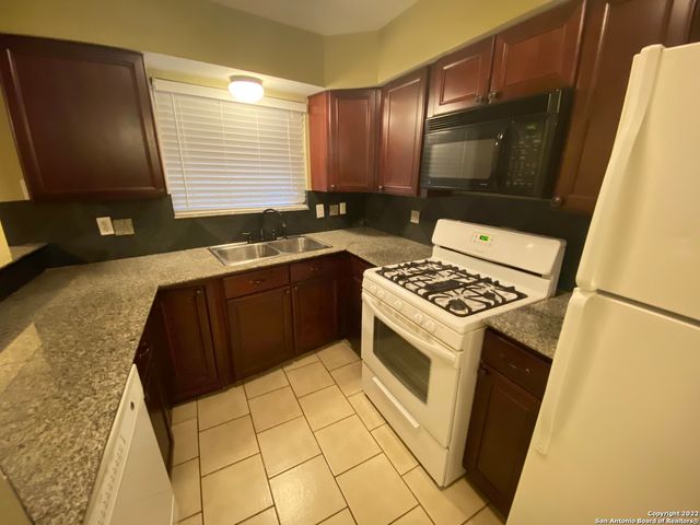 211 Natalen Ave Apt 204, San Antonio, TX 78209