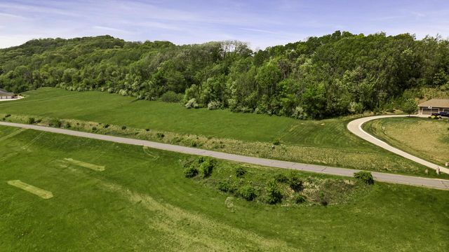 26 STONE HILL ROAD N, La Crosse, WI 54601