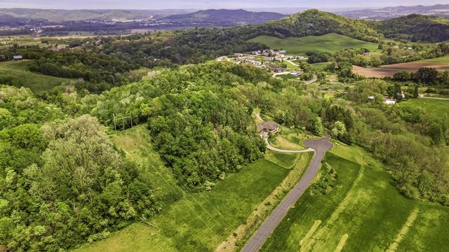 26 STONE HILL ROAD N, La Crosse, WI 54601