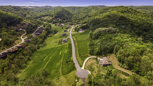 26 STONE HILL ROAD N, La Crosse, WI 54601